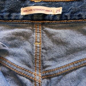 Levi’s high waist ribcage strait jeans size 25
